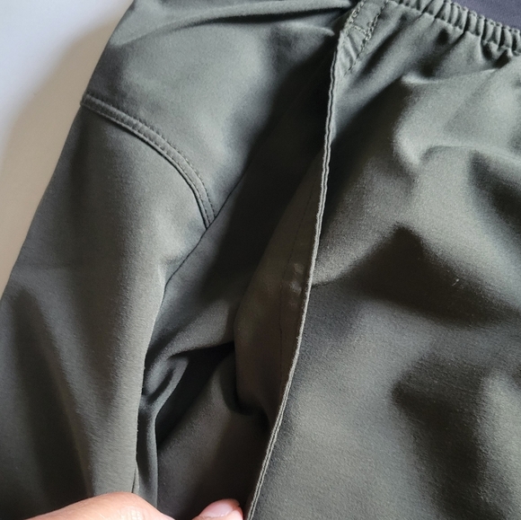Lululemon athletica shorts. - Picture 5 of 10